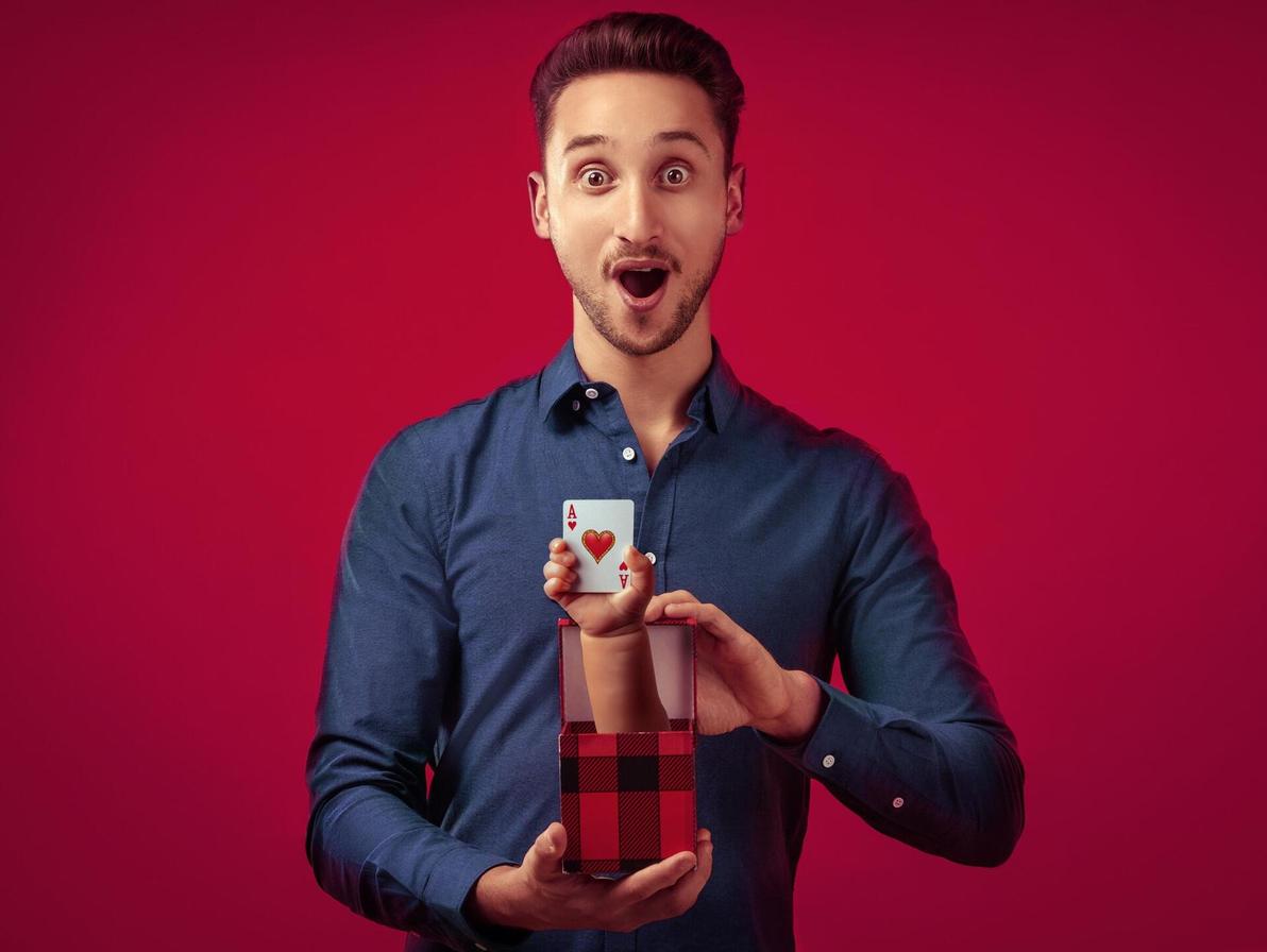 אלון גלזר, אמן חושים