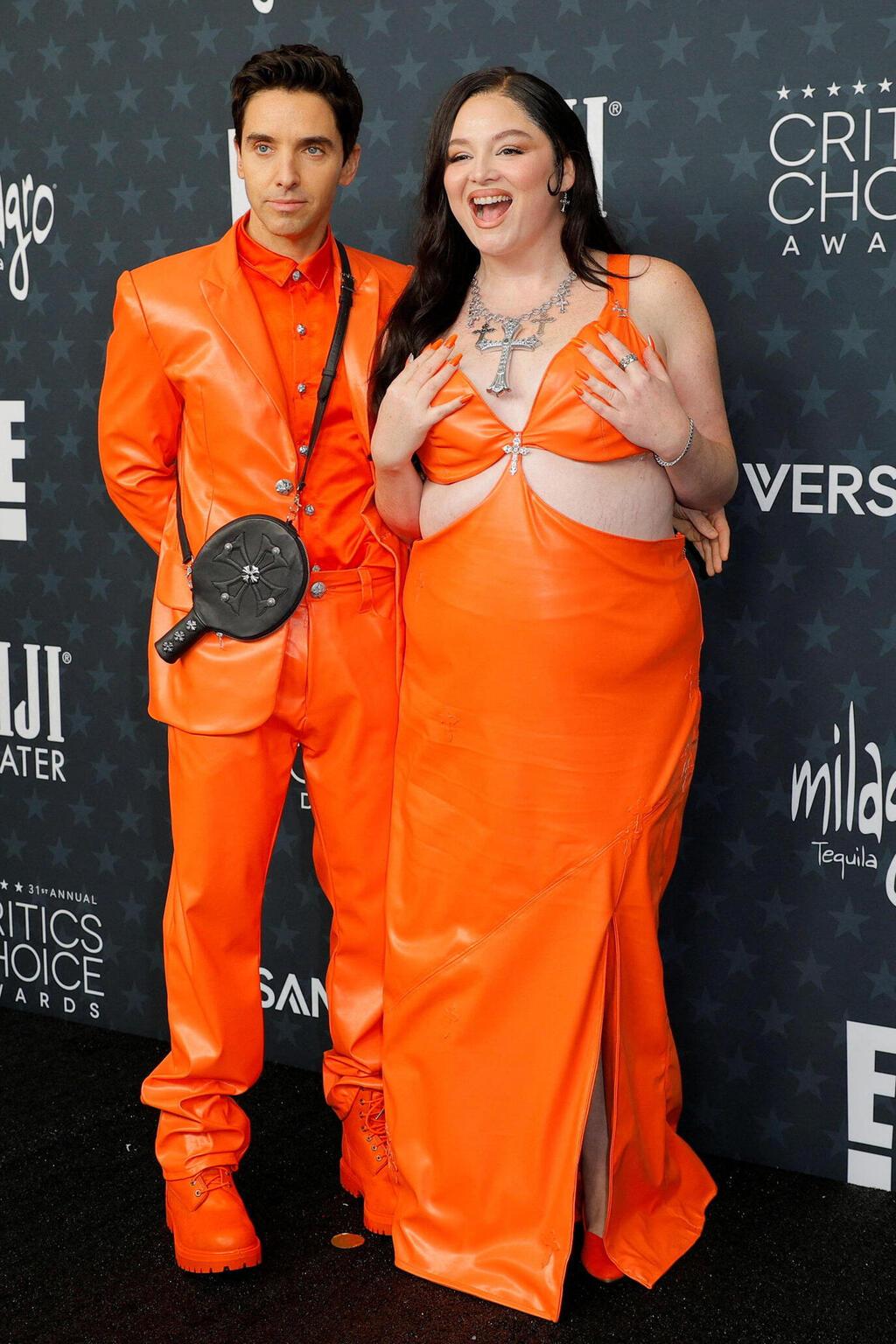 מחווה לקיילי ג'נר וטימותי שאלאמה. מייגן סטלטר ופול וו דאונס (צילום: REUTERS/Mike Blake) מייגן סטלטר ופול וו דאונס בטקס פרסי המבקרים, 2026