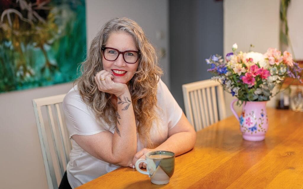 רוית רבינא. "גועל פועל כמו תמרור" (צילום: טל הראל) רוית רבינא. "הסטיגמה על גבר סטרייט שעושה שימוש בצעצועי מין כשהוא לבד, עדיין שלילית"