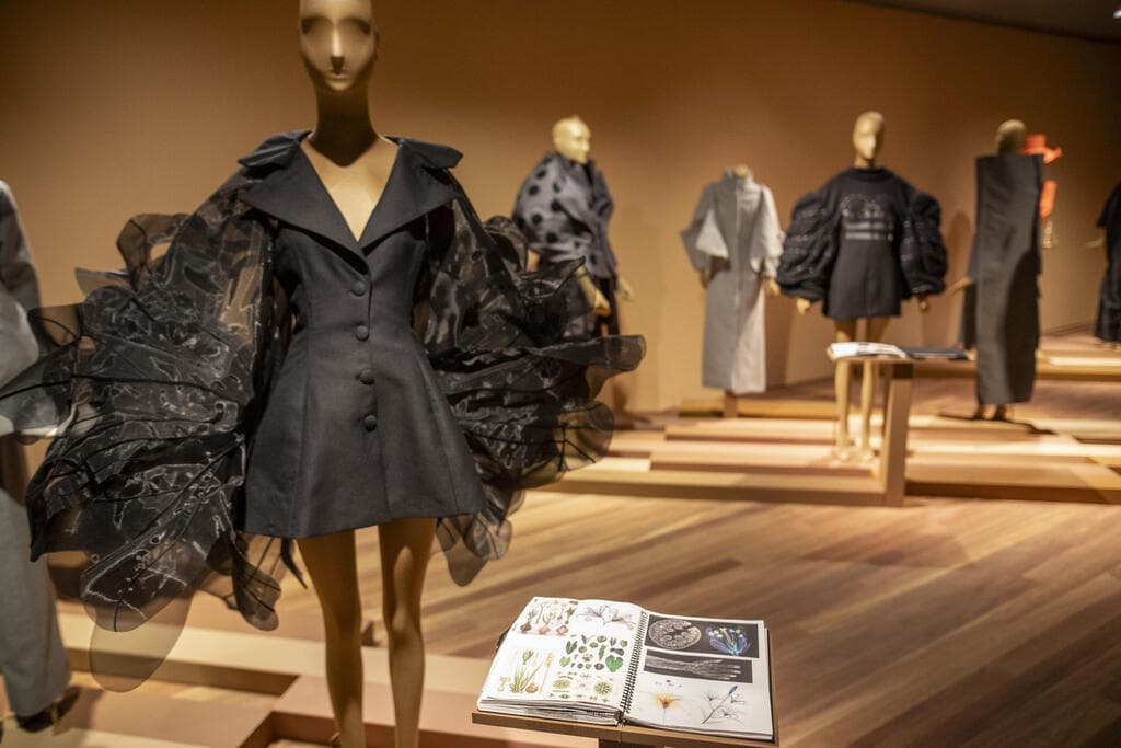 עיצובים של שלי לזרוביץ במוזיאון בלנסיאגה