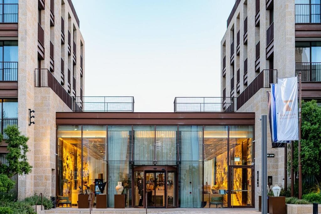 מלון התיאטרון. העיצוב מתכתב עם הסביבה העירונית