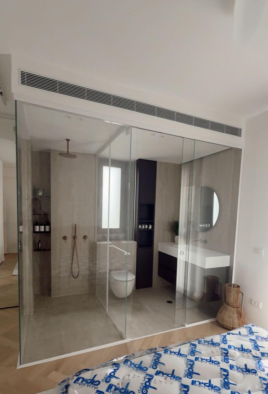 ממש מול המיטה (צילום: ירדן גלולה) הדירה החדשה של עדי הימלבלוי