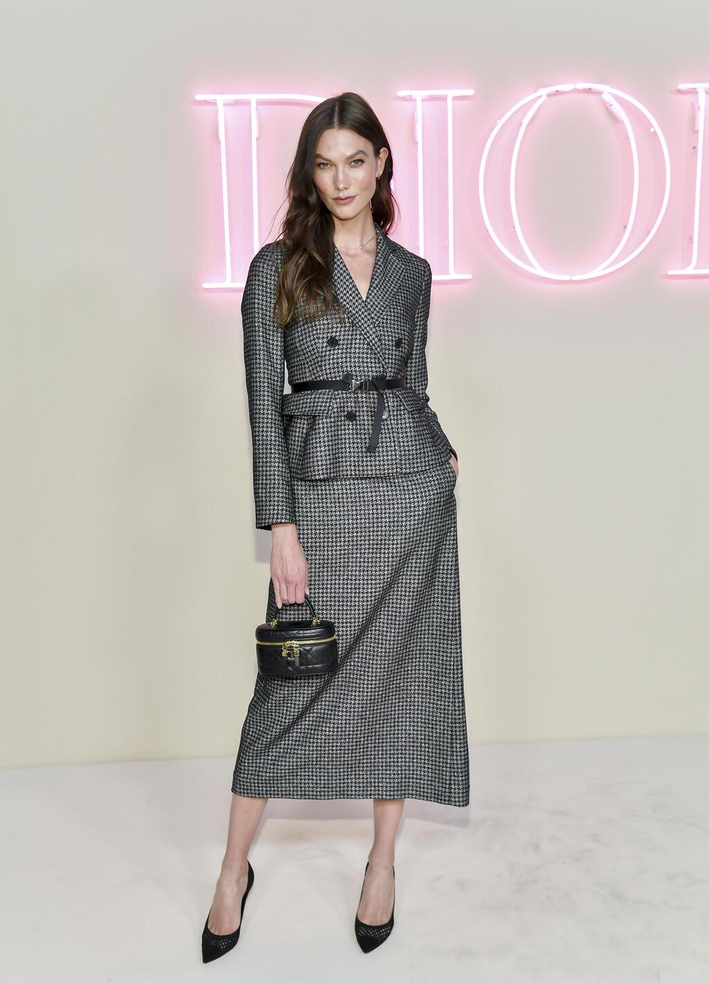 קרלי קלוס בתצוגת קדם-סתיו 2024 של דיור