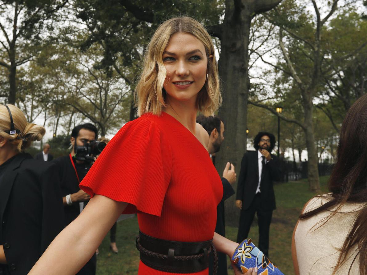 קרלי קלוס בתצוגת אופנה של קרולינה הררה, 2019