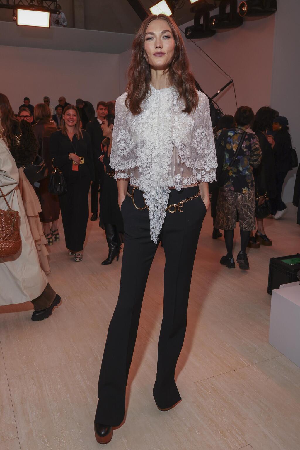 קרלי קלוס בתצוגת אביב-קיץ 2025 של קלואה