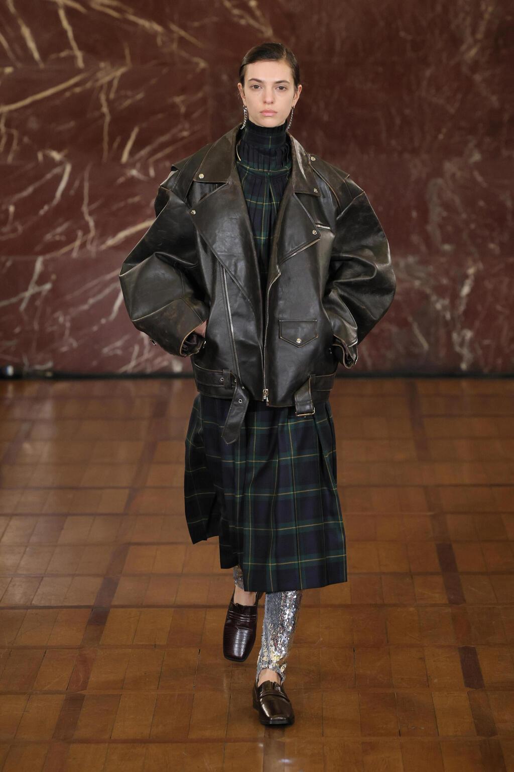 תצוגת האופנה של הד מיינר ביריד פיטי אומו באיטליה, 2026