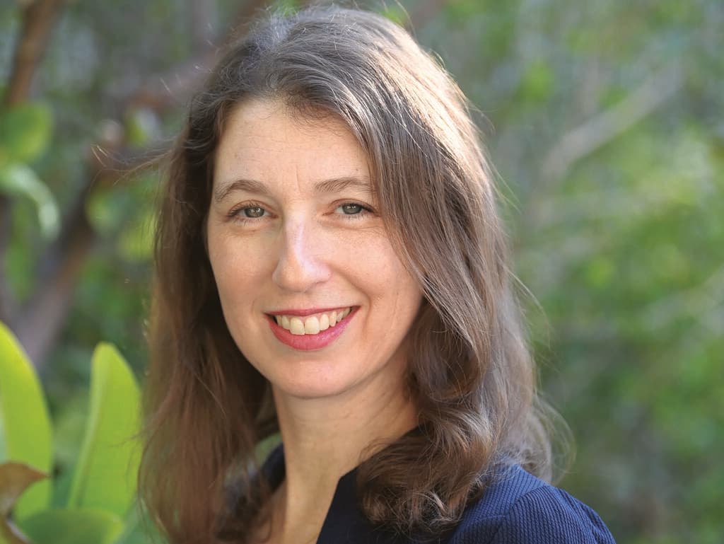 גל: "מי שמחזיקה מעצמה  סופרת רצינית, רוצה להשתעשע ולהתנסות"