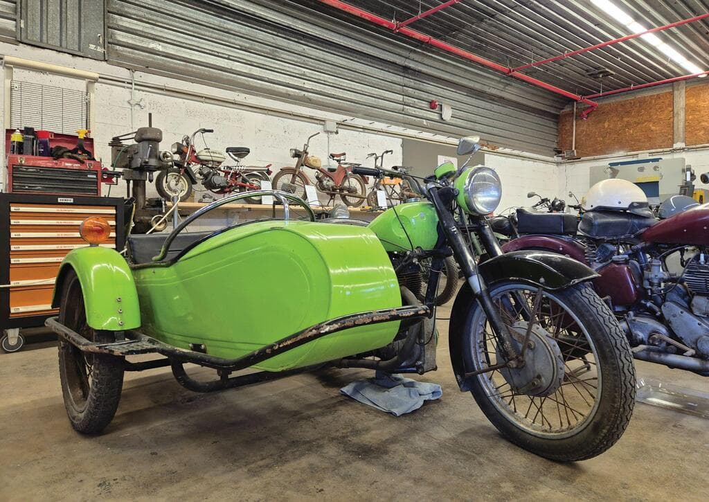 מוזיאון האופנועים, דפנה. רויאל אנפילד, BSA ואופנועים עם "סירה"