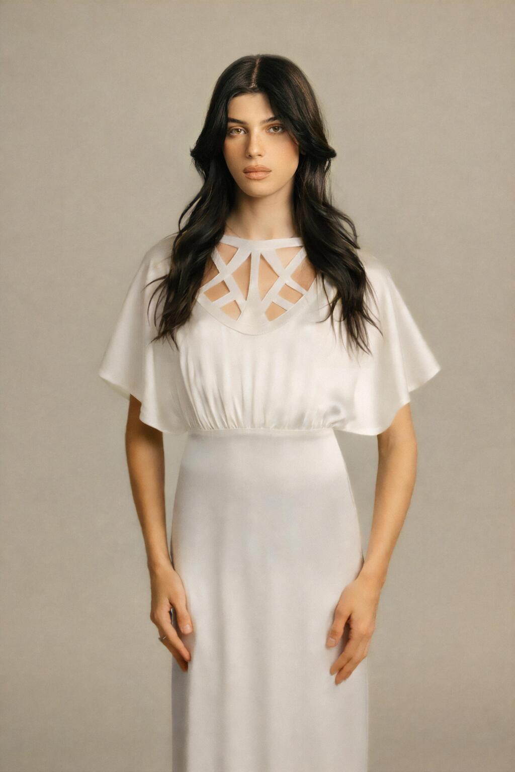 אלאיה הוף בצילומים למכירה פומבית עבור פרויקט גילה להעצמה טרנסית