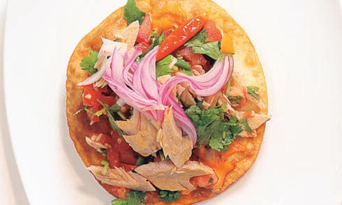 טוסטדה פריכה עם נתחי פילה טונה