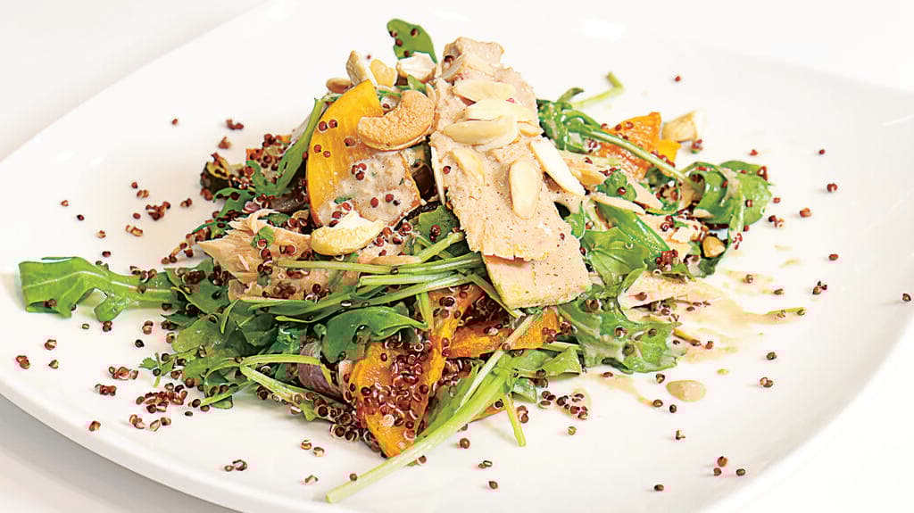 סלט קינואה אדומה (צילום: נועם חסון) סלט קינואה אדומה