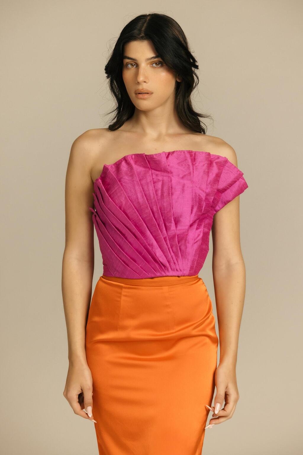 אלאיה הוף בצילומים למכירה פומבית עבור פרויקט גילה להעצמה טרנסית