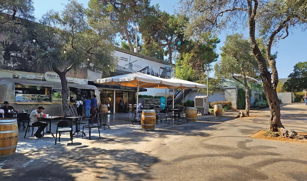 פתח תקווה, דוכן היין Jeruz Yard