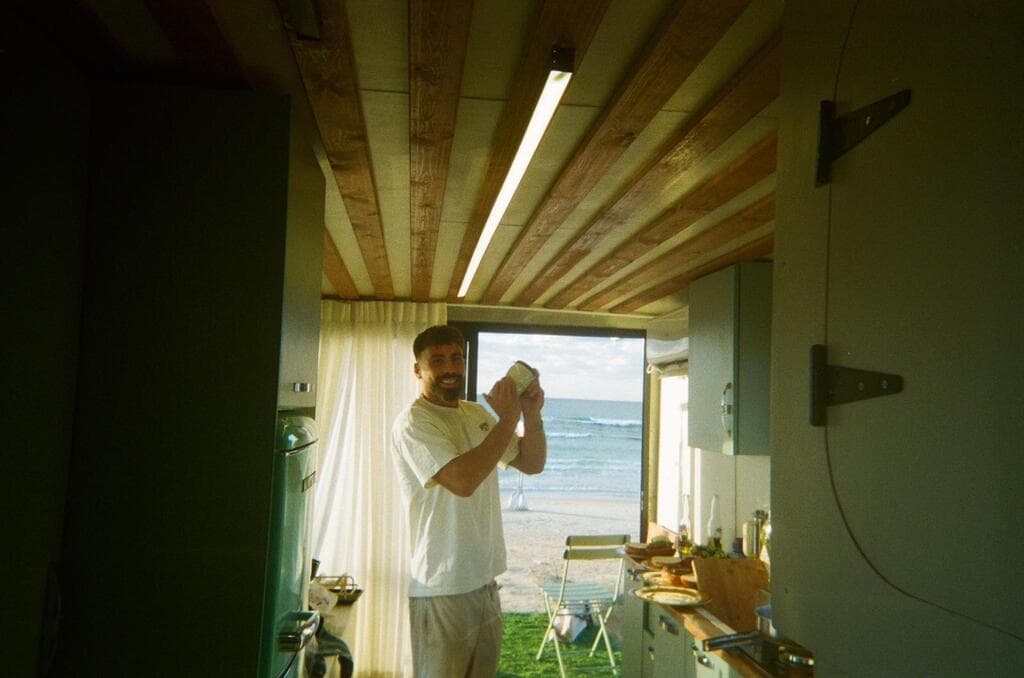 הנוף לים - פרייסלס (צילום: עמית אביגדור) בית המשאית