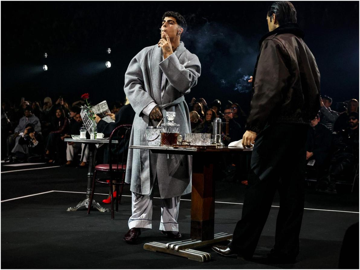 תצוגת סתיו-חורף 2026-27 לגברים של ווילי צ'אווריה בשבוע האופנה בפריז