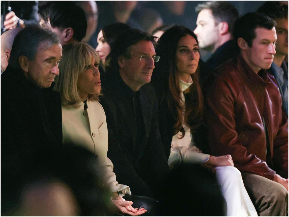 בריז'יט מקרון בתצוגת סתיו-חורף 2026-27 לגברים של לואי ויטון בשבוע האופנה בפריז