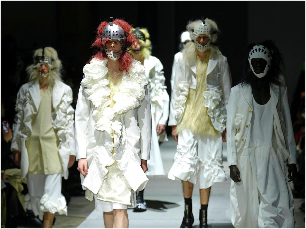 תצוגת סתיו-חורף 2026-27 לגברים של קום דה גרסון בשבוע האופנה בפריז