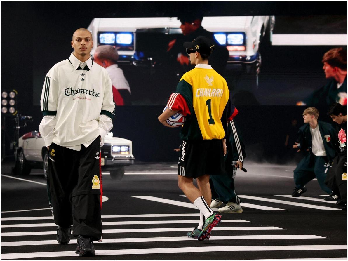 תצוגת סתיו-חורף 2026-27 לגברים של ווילי צ'אווריה בשבוע האופנה בפריז