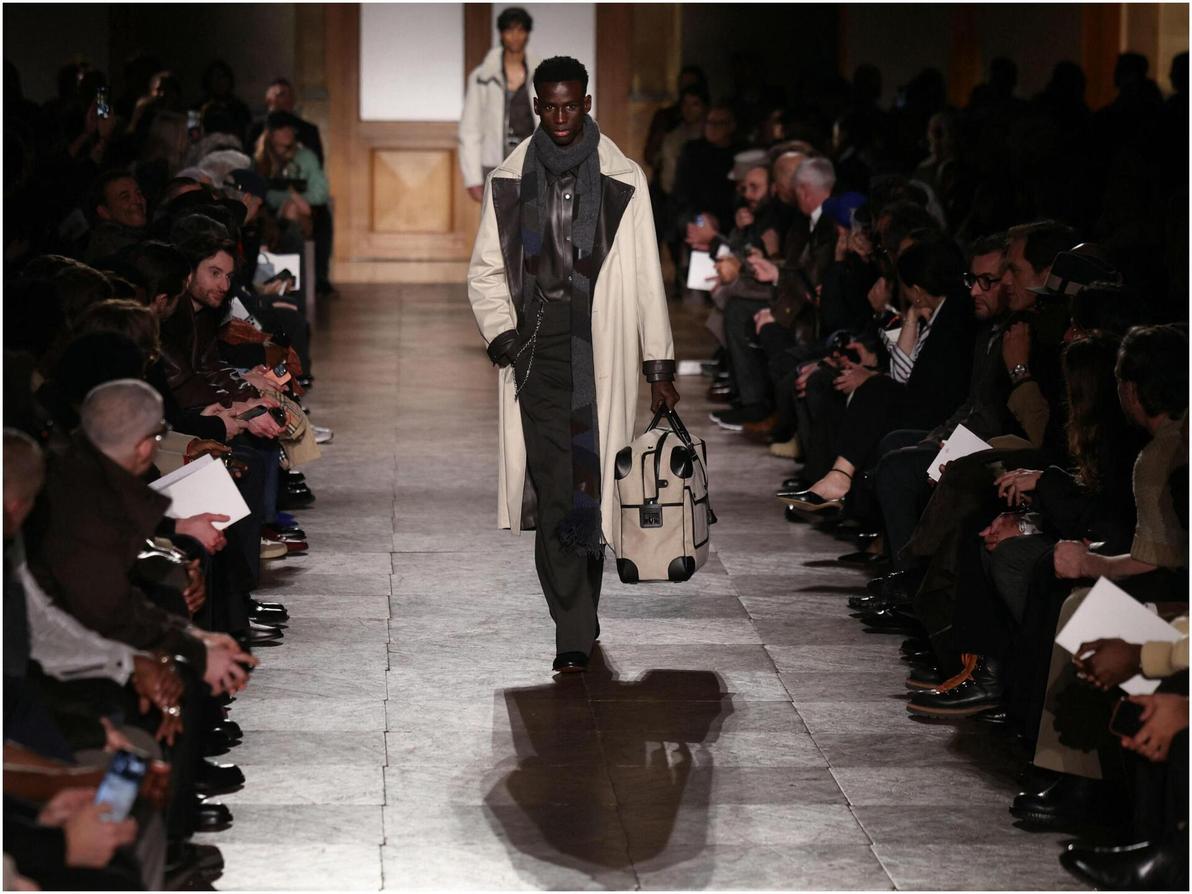 תצוגת סתיו-חורף 2026-27 לגברים של הרמס בשבוע האופנה בפריז