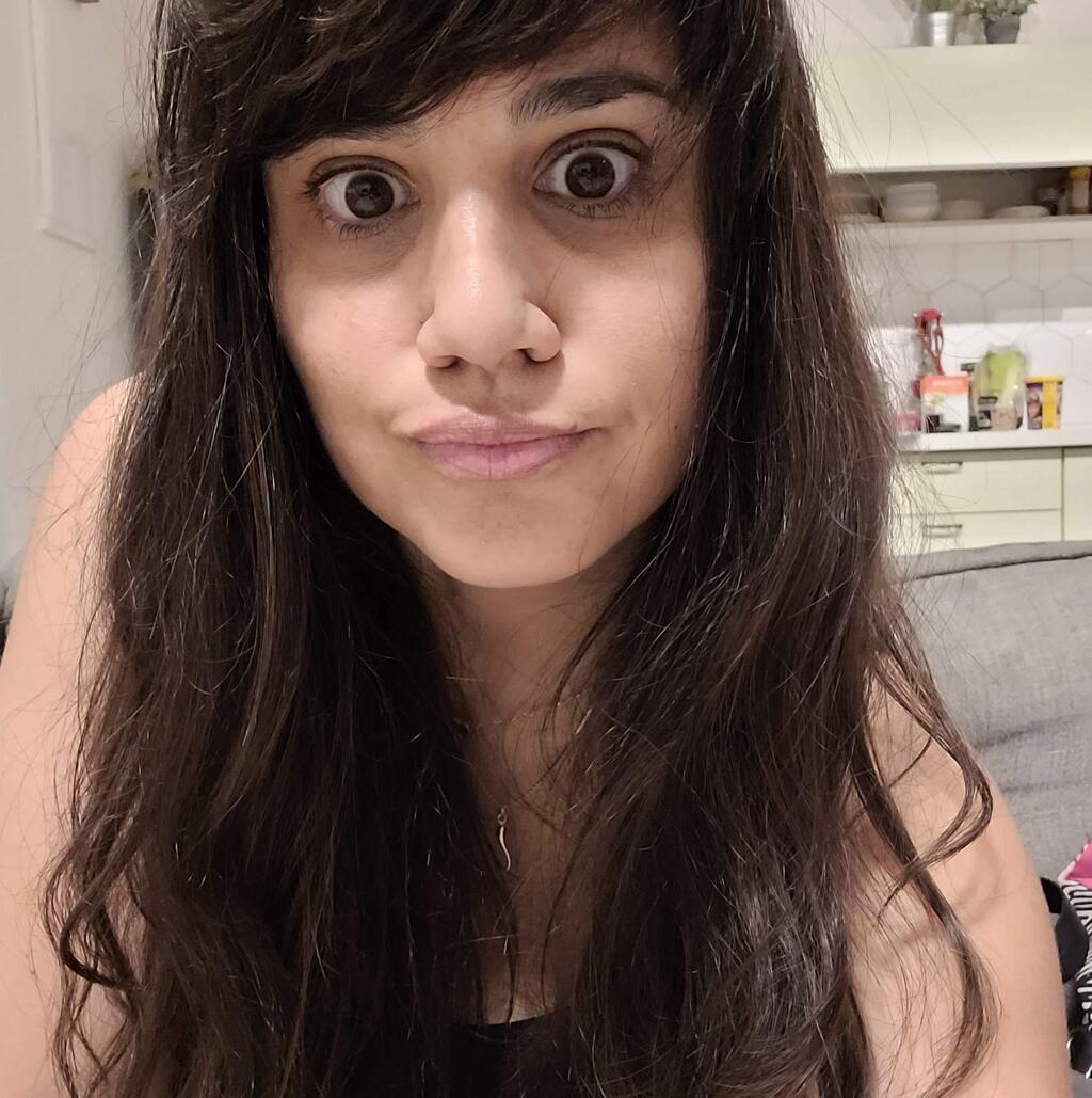 זה תמיד הגיע עם פרצוף מטומטם. לפני הניתוח (צילום: אלבום פרטי) אהובית רבי גולן לפני ניתוח