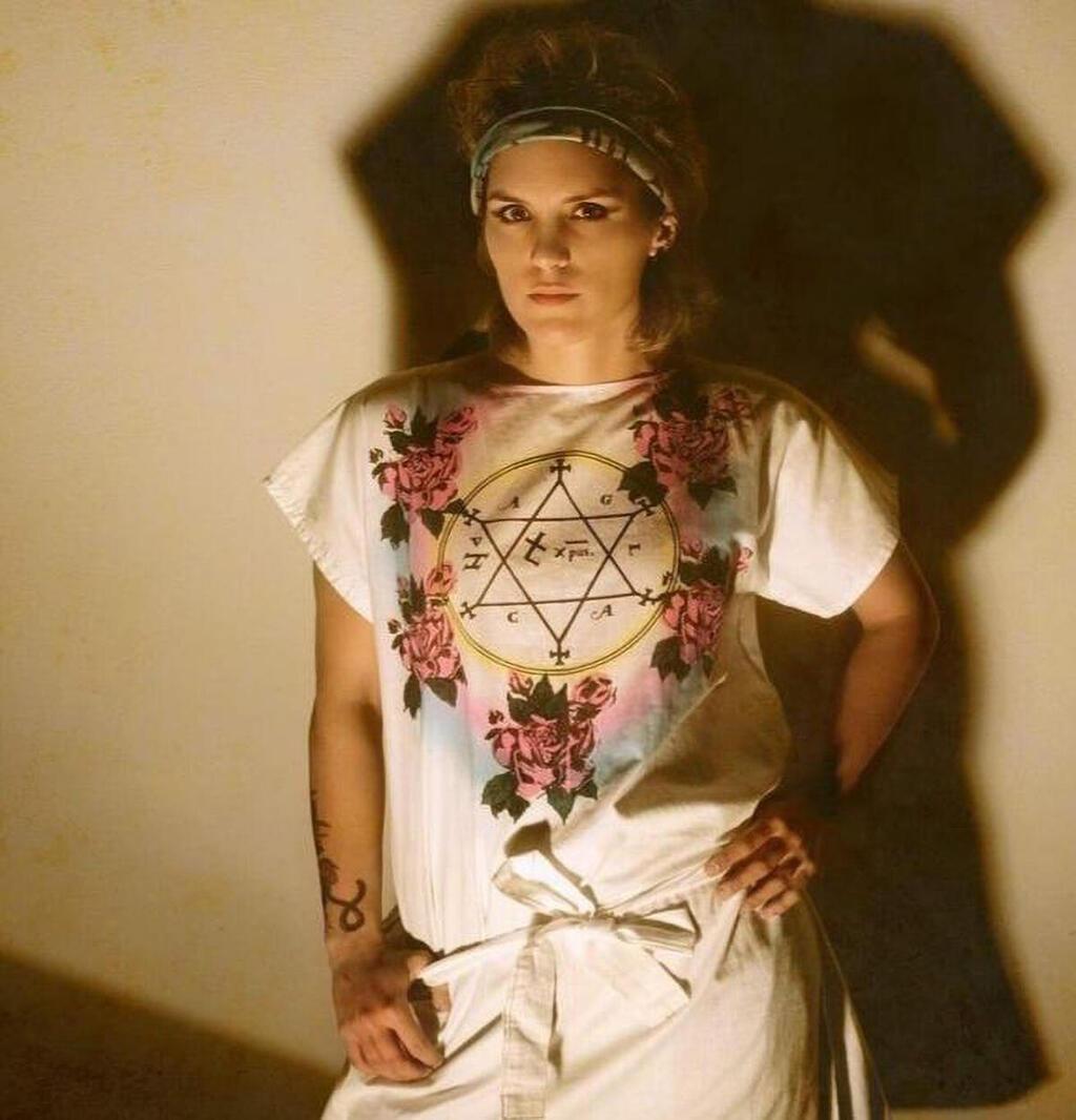 "רציתי ליצור הרמוניה". חולצה בהדפס של סו קלאוס, 1981 (צילום: Samuel Guerrier) חולצה בהדפס של סו קלאוס, 1981