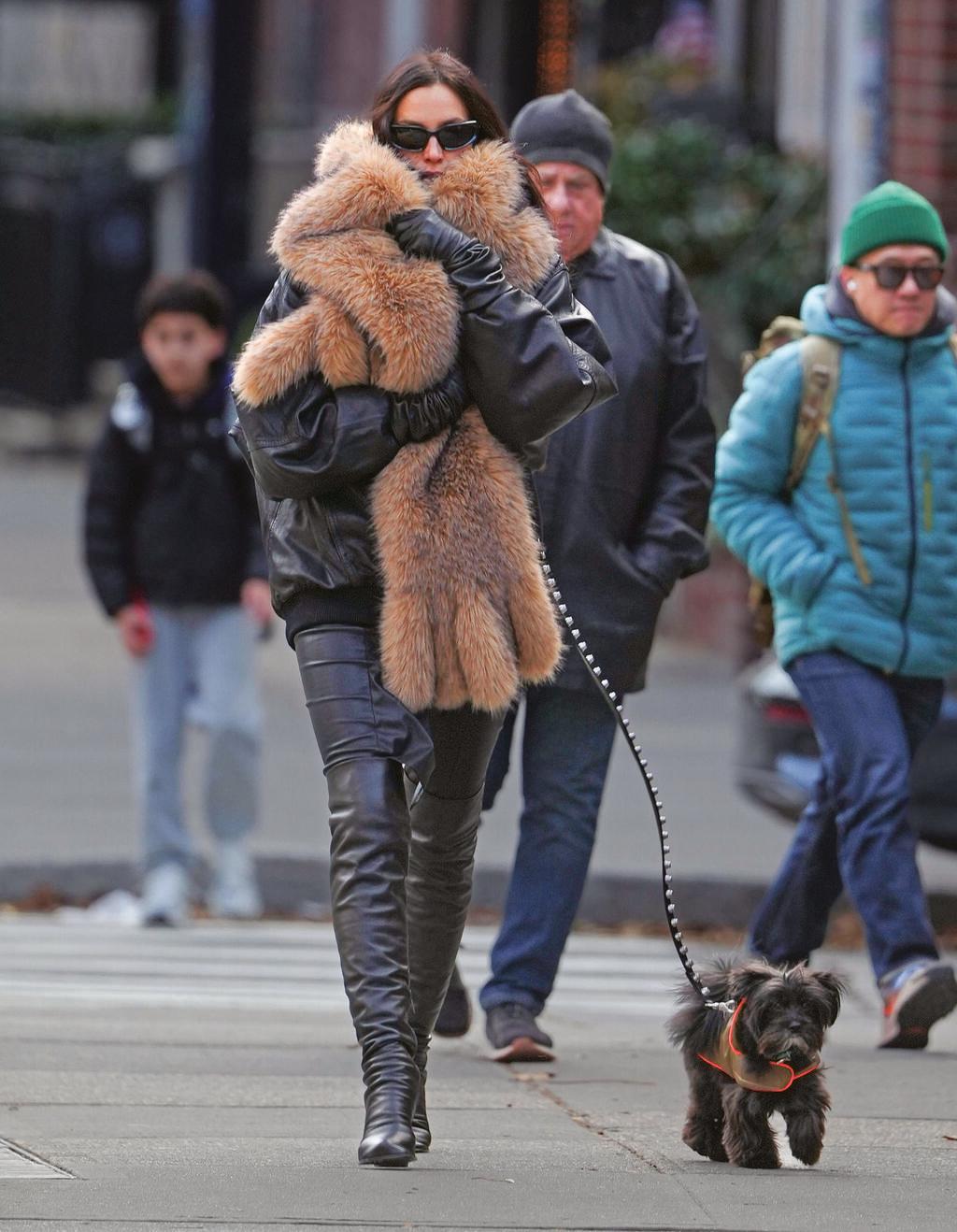 אירינה יצאה מהבית עם הכרבולית