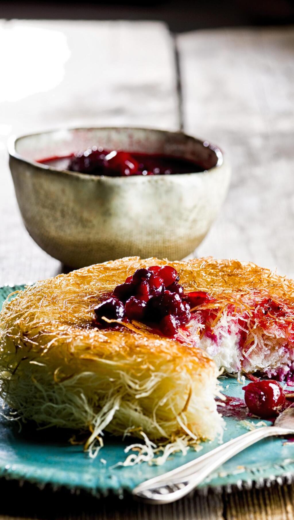 כנאפה עם רוטב פירות יער