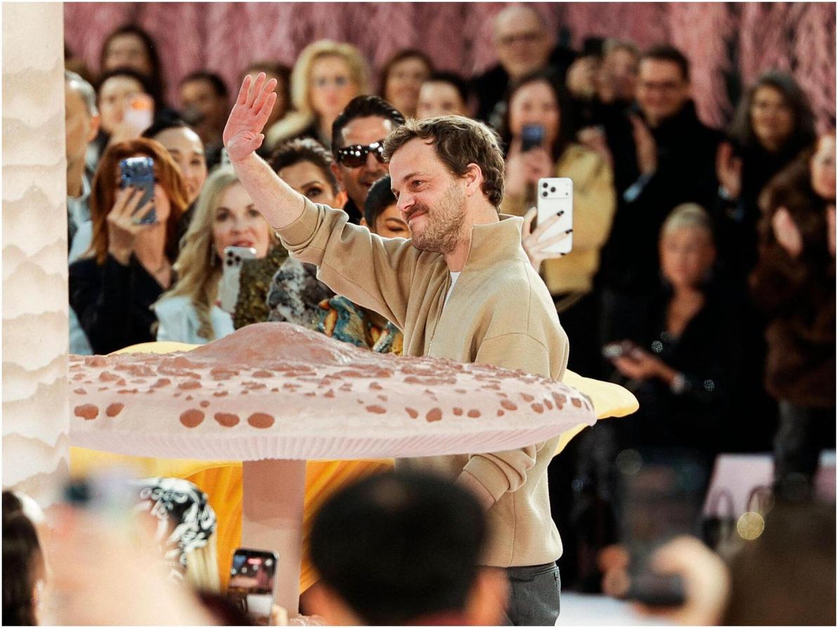 מתיו בלייזי בתצוגת הוט קוטור לאביב-קיץ 2026 של שאנל בפריז