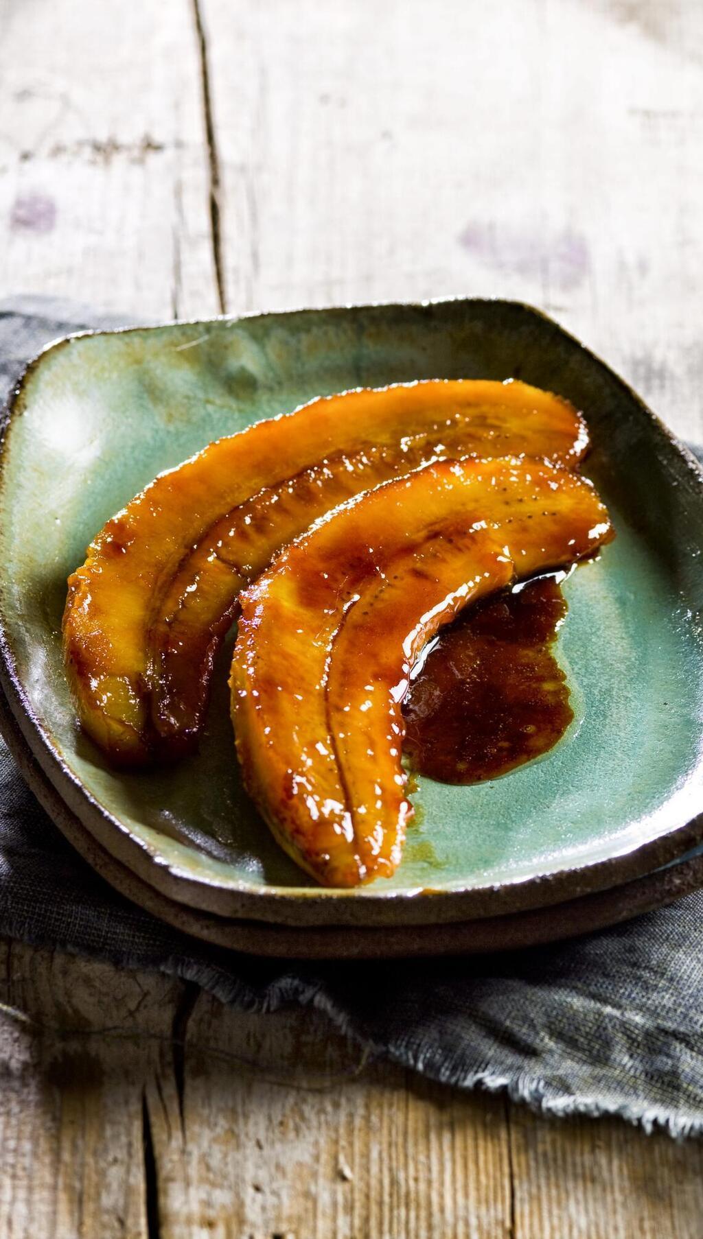 בננות בקרמל (צילום: דני לרנר, סגנון: נעמה רן) בננות בקרמל