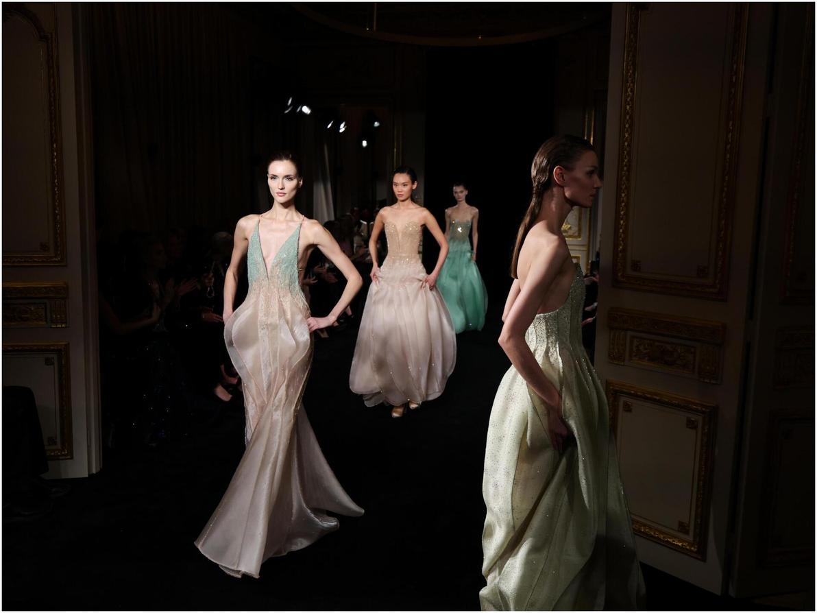 תצוגת הוט קוטור לאביב-קיץ 2026 של ארמאני פריווה בפריז