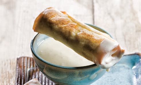 סיגרים במלית אגוזים ופירות מיובשים בקרם שוקולד לבן