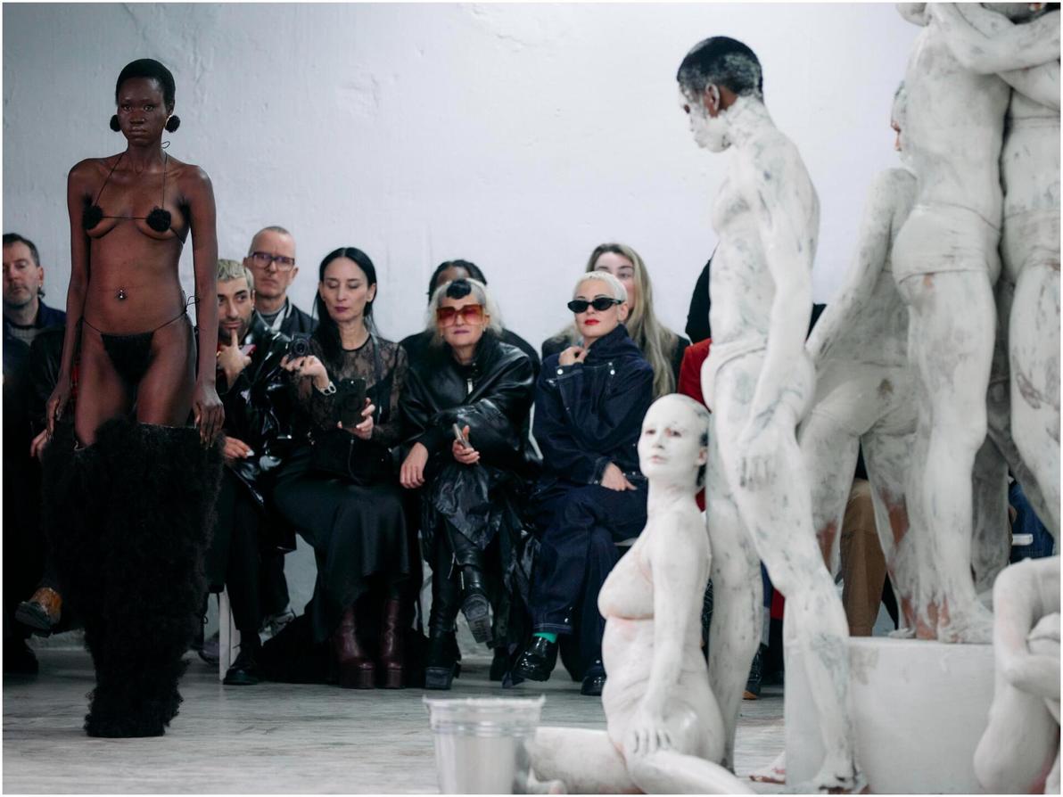 תצוגת הוט קוטור לאביב-קיץ 2026 של צ'ארלי לה מינדו בפריז