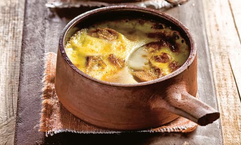 אגסים אפויים בקרם וניל