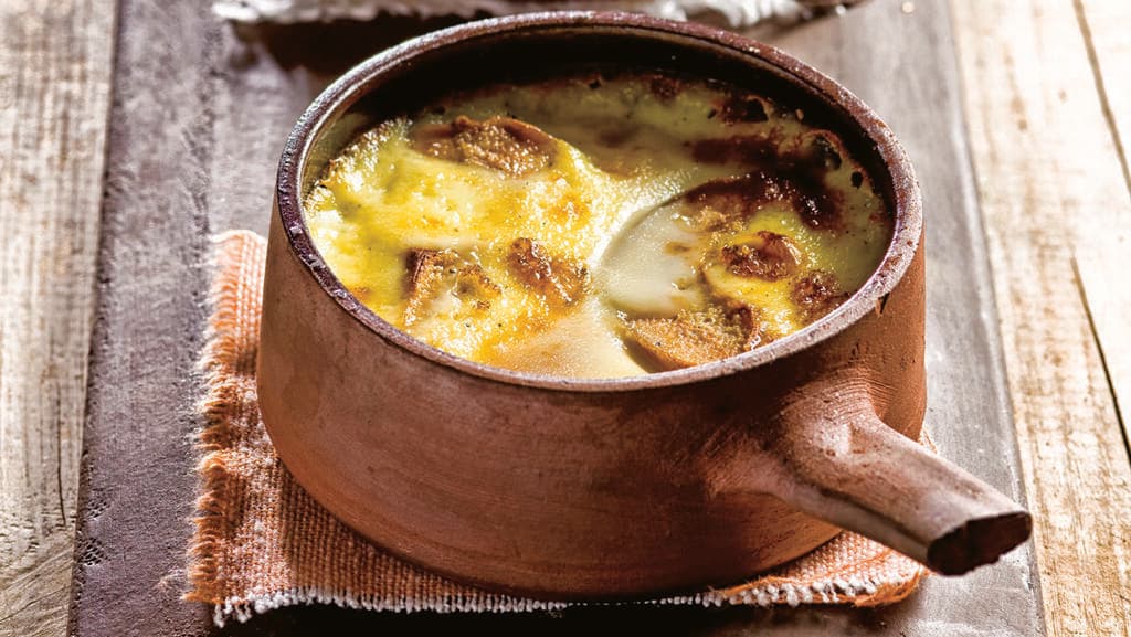 אגסים אפויים בקרם וניל