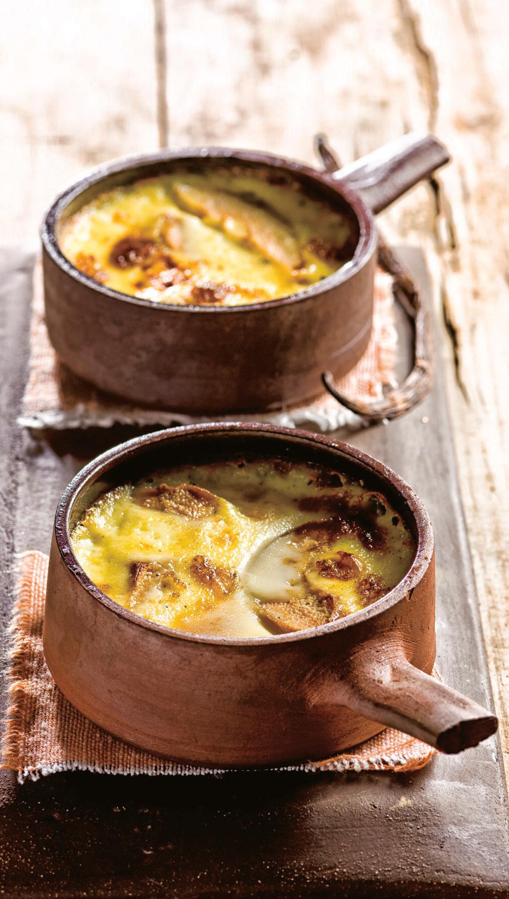 אגסים אפויים בקרם וניל (צילום: דני לרנר, סגנון: נעמה רן) אגסים אפויים בקרם וניל