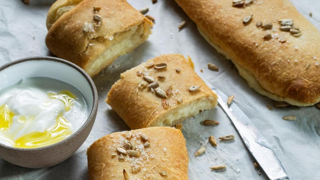 מגולגלים גבינות מלוחות (צילום: בועז לביא, מתכונים וסגנון: עמית דונסקוי) מגולגלים גבינות מלוחות