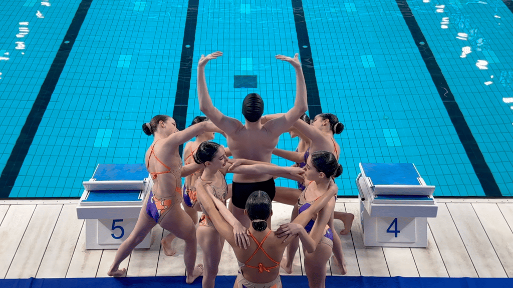 מתוך "השחייניות"