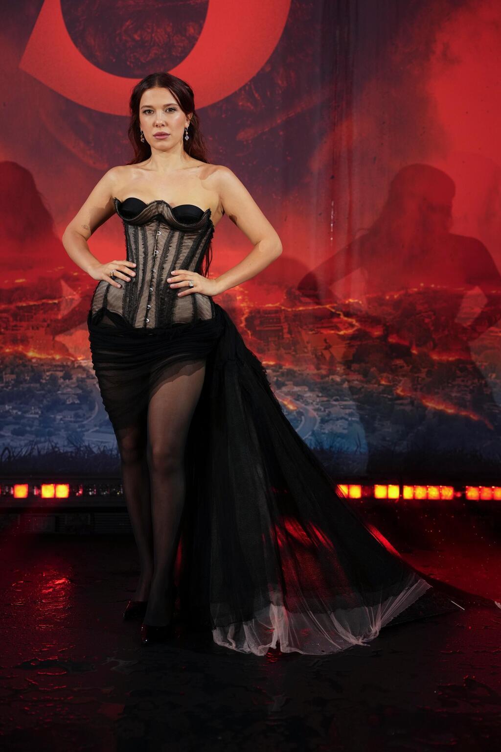 מילי בובי בראון בפרמיירה לעונה האחרונה של "דברים מוזרים", 2025