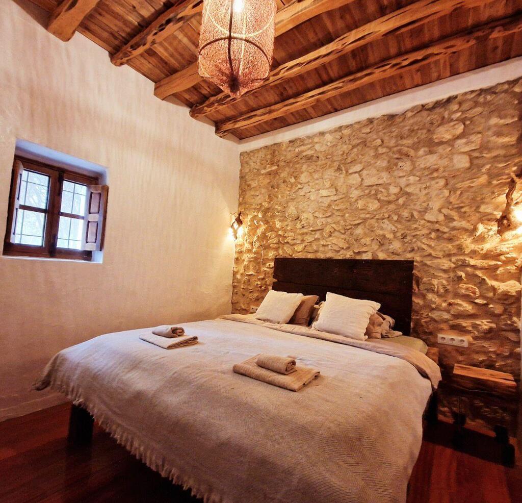 מיכל מונקה, איביזה