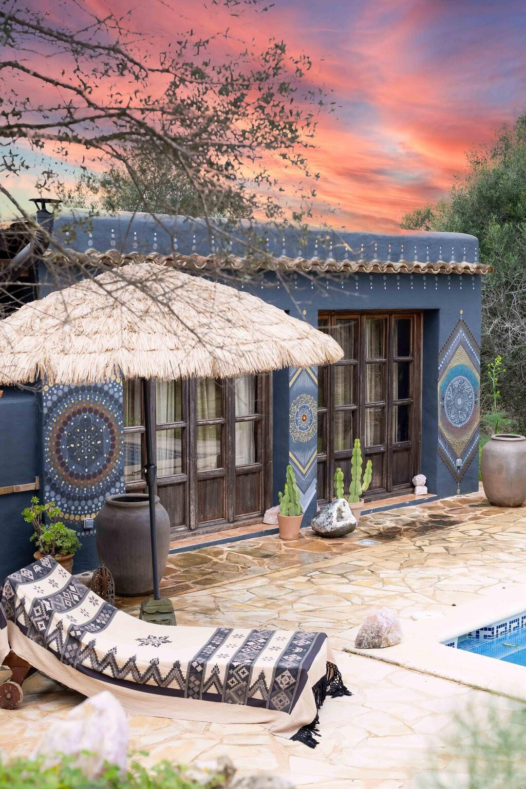 מיכל מונקה, איביזה