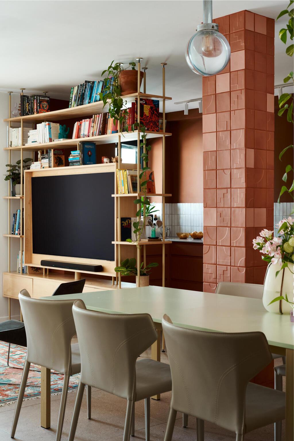 מופעים שונים של צבע אחד במספר גוונים עיצוב שרון ברקת 