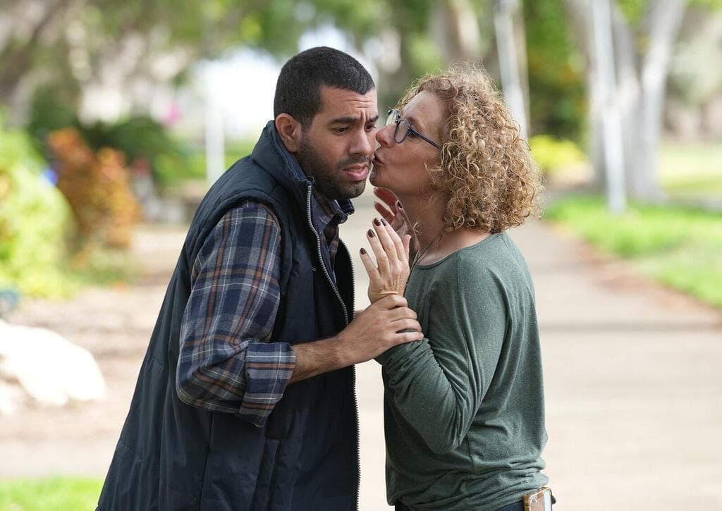 אביגיל פידלר ובנה אסף. "כבר עמדנו לאבד תקווה" (צילום: אפי שריר) אביגיל פידלר ובנה אסף