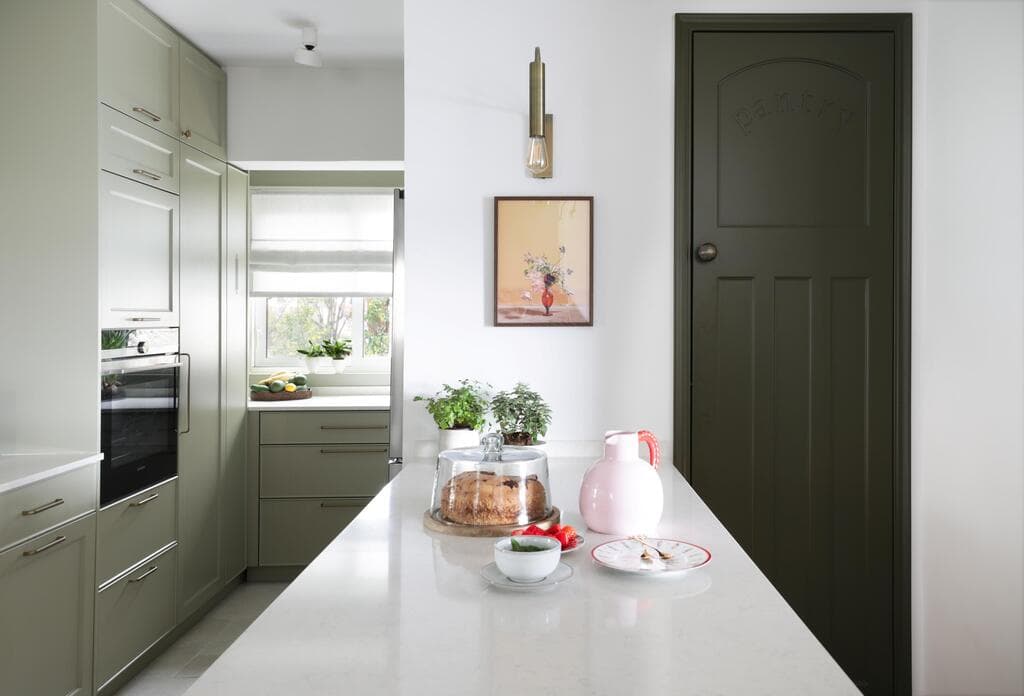 המעצבת: עדיף מטבח צבעוני מאשר לבן (צילום: טלי תלמיד) דירה בירושלים, עיצוב: קרן גרוס