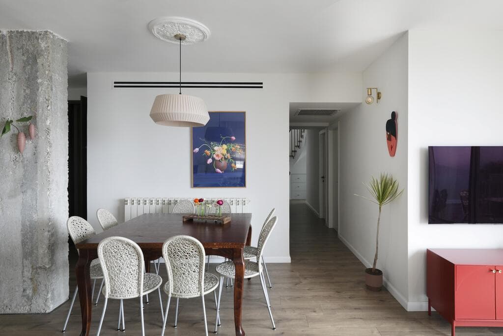 פינת האוכל. נראית וינטג' אך יוצרה במיוחד (צילום: טלי תלמיד) דירה בירושלים, עיצוב: קרן גרוס