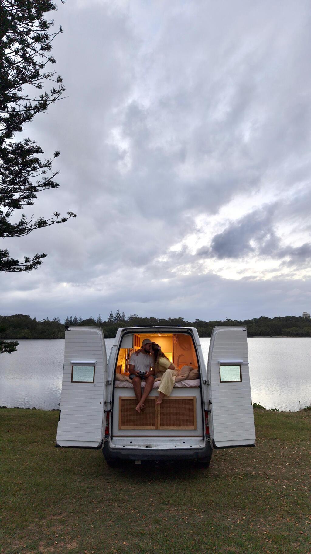 גרים בוואן ששיפצו לבד