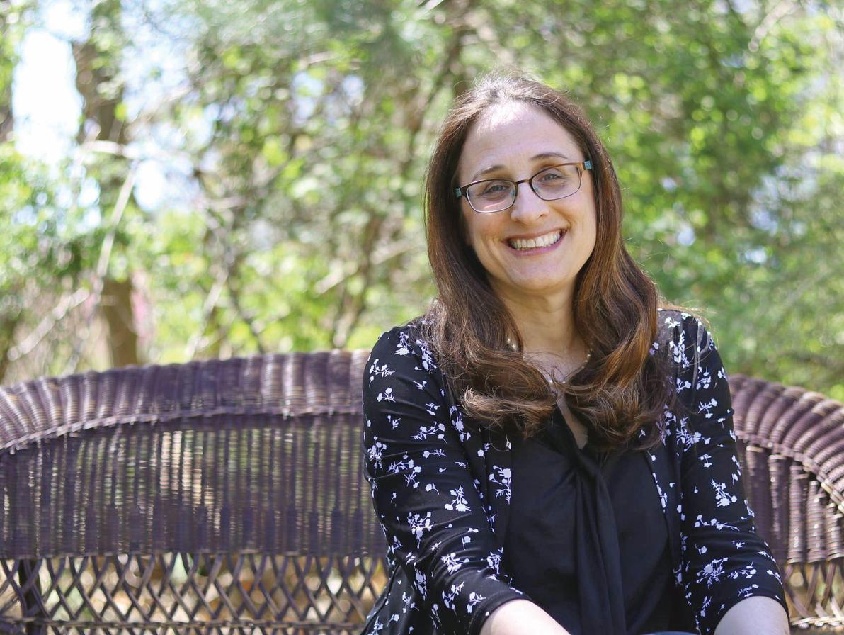 לאה סאקס. נוצר בלבול (צילום: עדינה סאקס) לאה סאקס. "לא תמיד אמהות מרגישות בנוח לדבר על מיניות עם הבנות שלהן, ולא רק בעולם החרדי"