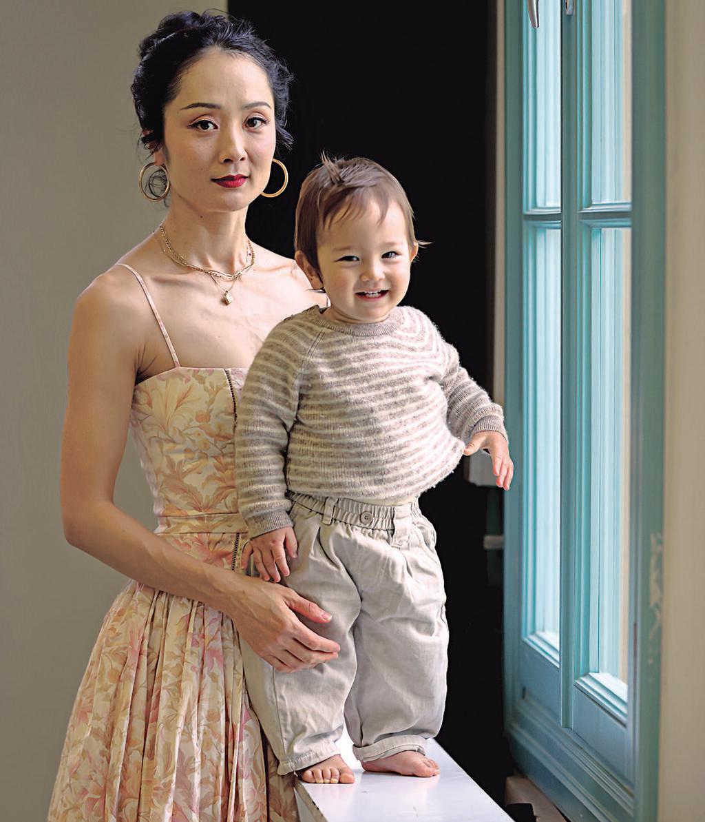 ארי נקמורה עם בנה אסא (צילום: ירון ברנר) ארי נקמורה עם בנה אסא