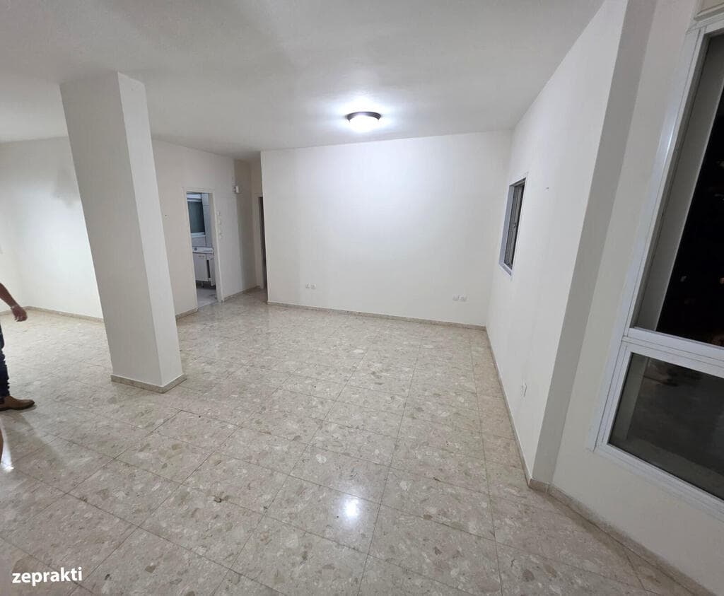 כך קיבלנו את הדירה. כאן מוצג החדר החסר