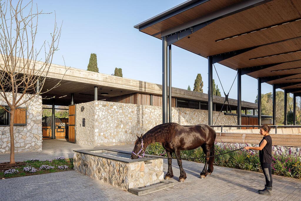 אורווה בשיתוף אס. או אדריכלים (צילום: שי אפשטיין) אורווה בשיתוף אס. או אדריכלים