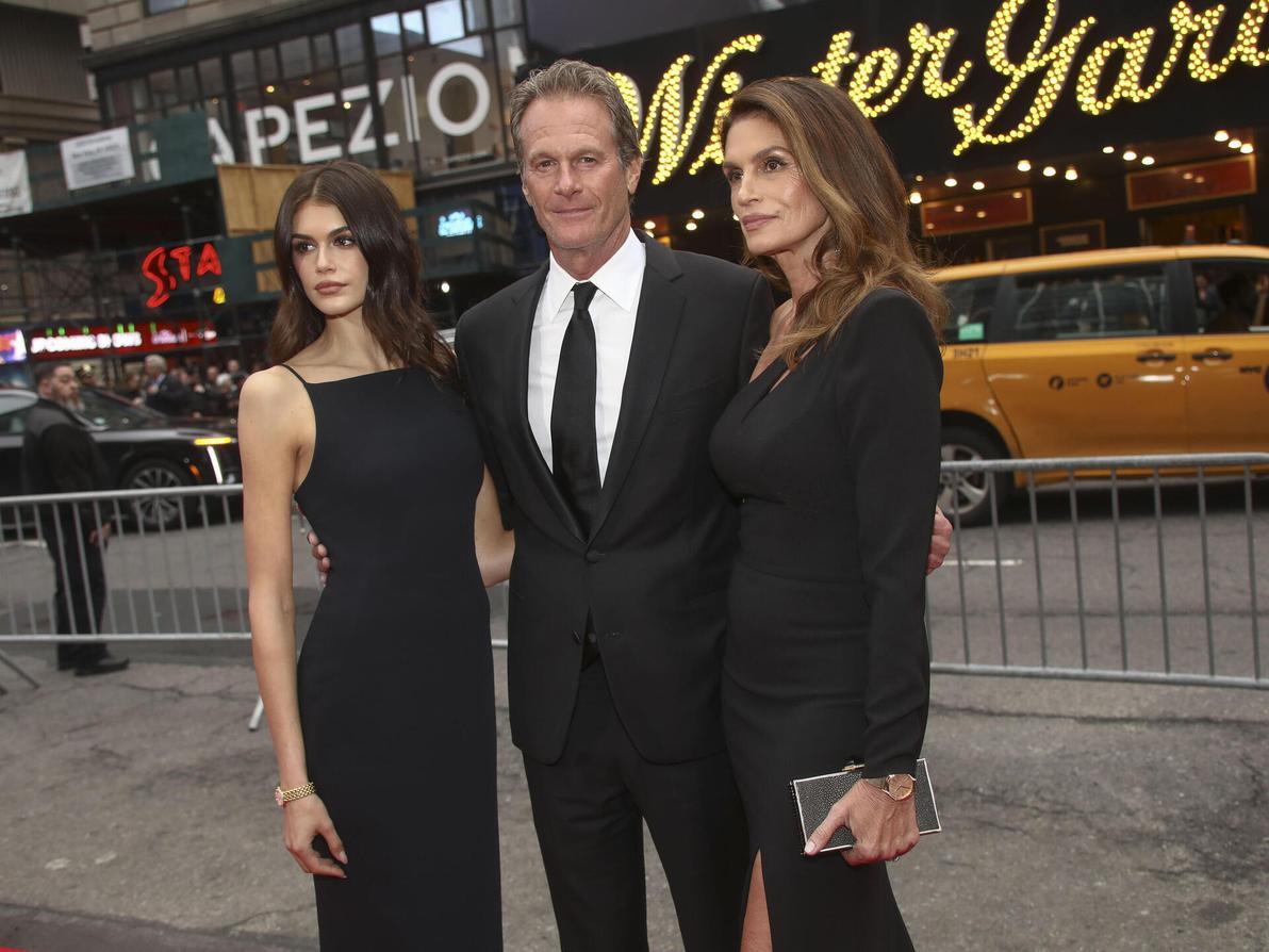 סינדי קרופורד, רנדי גרבר וקאיה גרבר על השטיח האדום, 2025